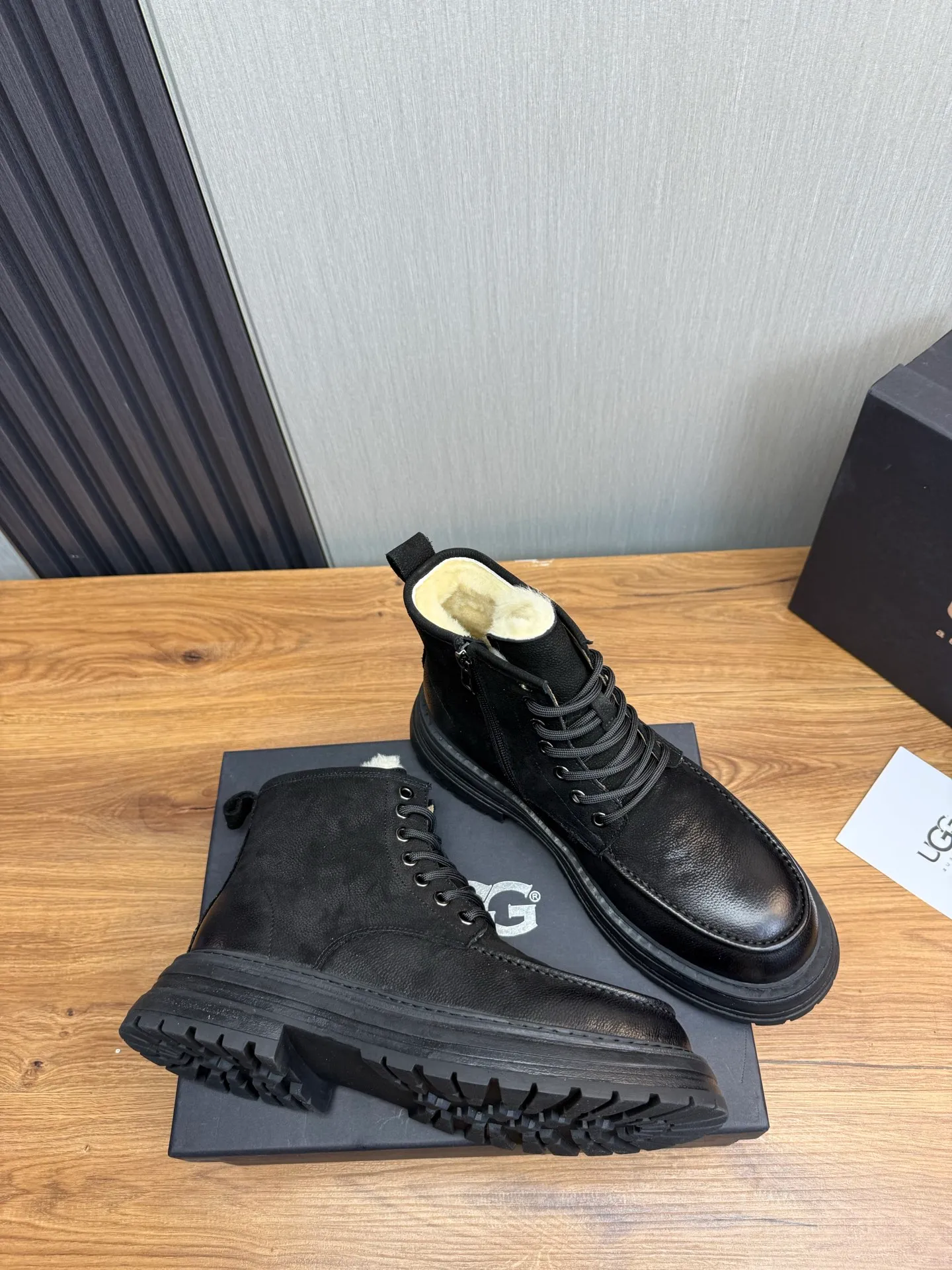 Factory price 680💰 [UGG] Men's hot winter warm boots🐑Simple and fashionable design, cowhide➕comfortable and warm wool lining. Soft and comfortable to wear, good warmth retention, and excellent foot feel. Regular size 38-45